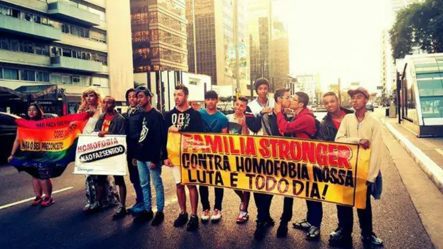 Em grupos de apoio mútuo, jovens batalham pelo avanço dos direitos LGBT (Foto: Arquivo pessoal) Article Information Author,Vinicius Tamamoto Role,De São Paulo para a BBC Brasil 23 janeiro 2016