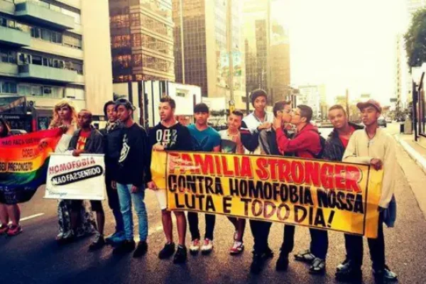 Em grupos de apoio mútuo, jovens batalham pelo avanço dos direitos LGBT (Foto: Arquivo pessoal) Article Information Author,Vinicius Tamamoto Role,De São Paulo para a BBC Brasil 23 janeiro 2016
